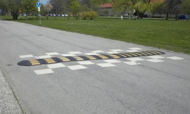 Você freia em cima do quebra-molas? Veja por que esse hábito pode danificar seu carro