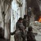 Mais de 300 irregulares armados entregam-se às autoridades sírias