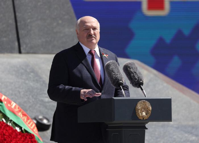 Presidente bielorrusso: A Sérvia não conseguirá sentar-se em três cadeiras ao mesmo tempo