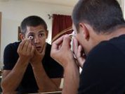 Maquiagem diminui vida útil de lente de contato