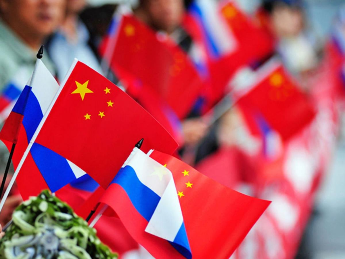 Xi Jinping, da China, visita de paz à Rússia para conhecer Putin