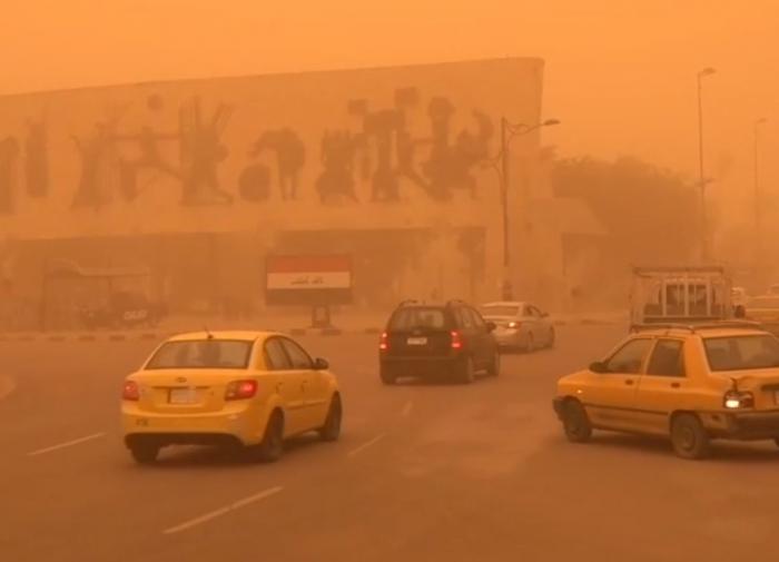 Uma enorme tempestade de areia em Bagdá