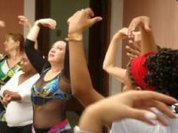 Mulheres na dança pela água em missão de paz na Amazônia