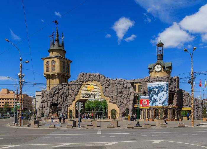 A entrada do Zoológico de Moscou foi decorada com a mais recente tela 3D