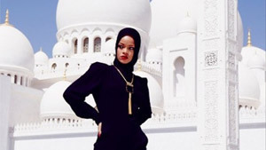 Rihanna  fez escândalo em mesquita